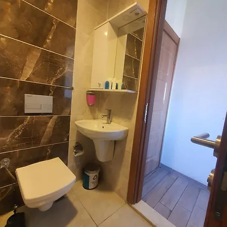 Biter Hotel *